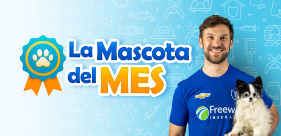 Daniel Suarez con playera de Freeway Seguros y sosteniendo un perro.