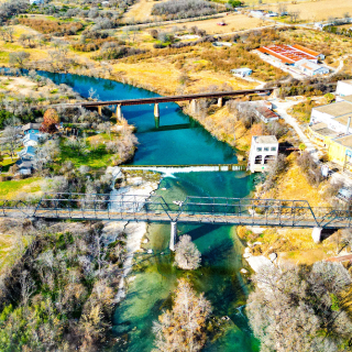 Vista aérea de New Braunfels, Texas, EE. UU., mostrando el horizonte de la ciudad – Seguro de auto barato en New Braunfels, Texas.