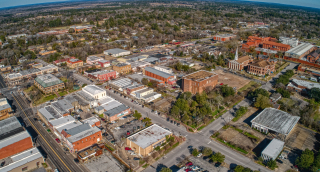 1. Vista aérea de la ciudad de Huntsville, Texas - seguro de auto barato en Huntsville, Texas.
