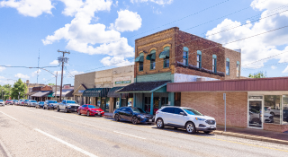 1. Distrito comercial antiguo en Church Street, Palestine, USA – Seguro de auto barato en Palestine, Texas.