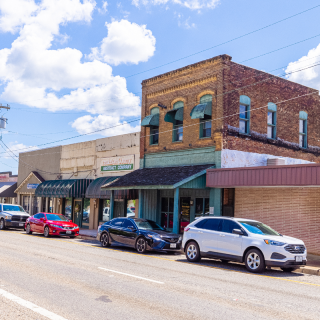 1. Distrito comercial antiguo en Church Street, Palestine, USA – Seguro de auto barato en Palestine, Texas.